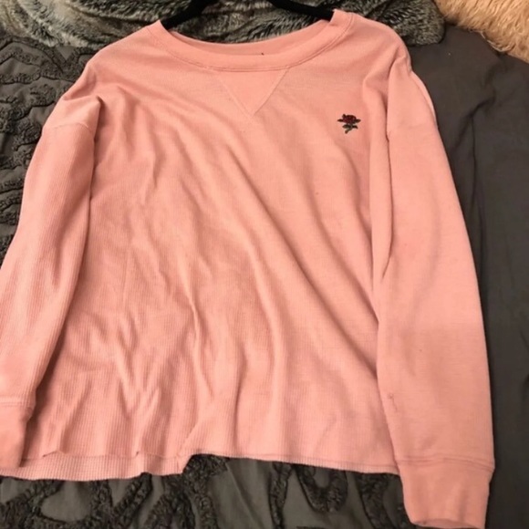 Rose embroidered pink waffle shirt - Picture 2 of 4